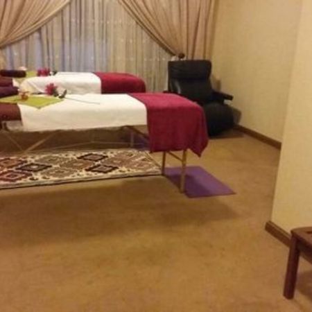 Budias Guest House Кемптън Парк Екстериор снимка
